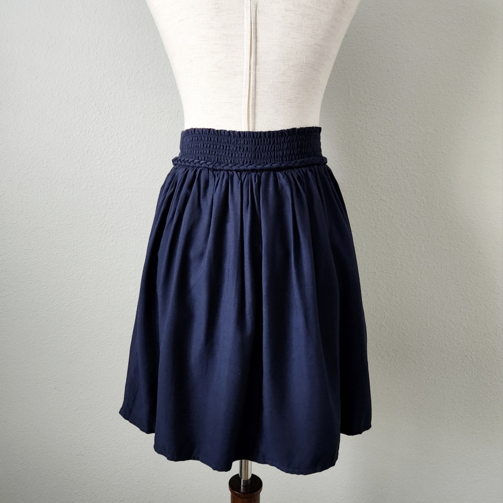 Tommy Hilfiger Navy Blue Pull-On Skirt With Braided Tie Belt, Size Small - Picture 2 of 16